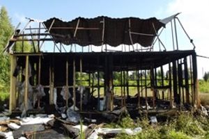 В Великих Луках сгорел нежилой дом (ФОТО)