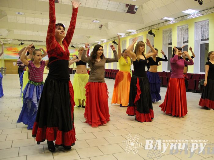 В великих Луках выступил московский коллектив фламенко