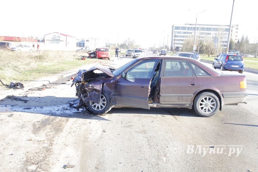 ДТП с пострадавшими в Великих Луках (ФОТО)