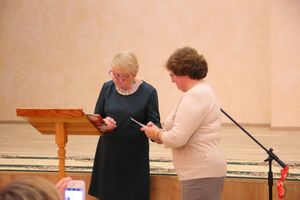 В Великих Луках ученики школы №13 поздравили своих педагогов (ФОТО)