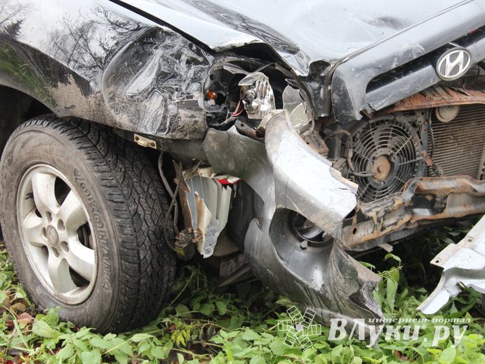 В Великих Луках столкнулись два внедорожника