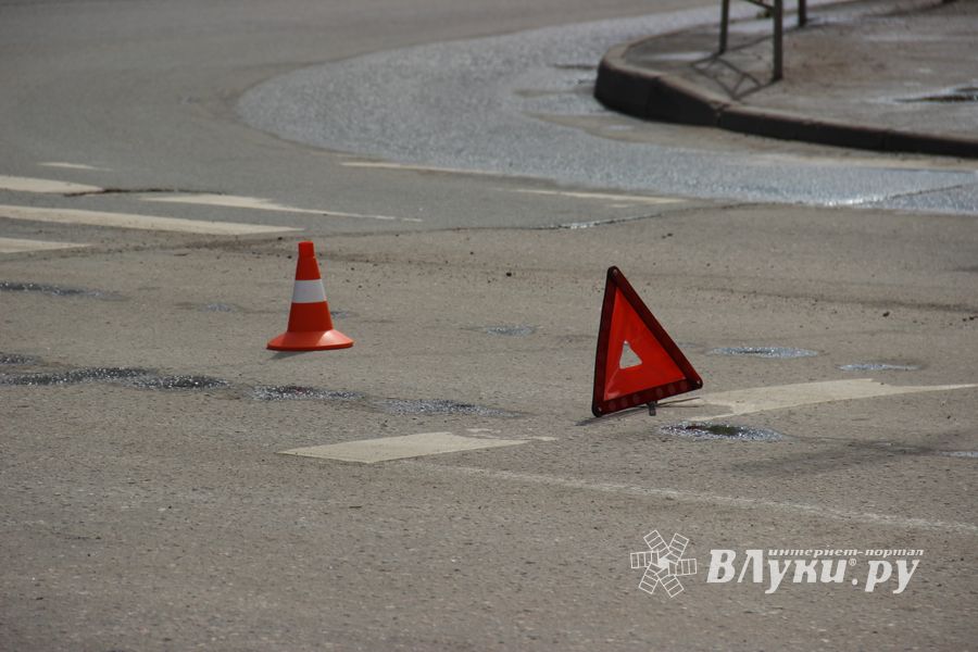 Пропускал полицию и получил удар сзади (ФОТО)