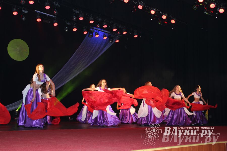 В ДК ЛК прошел музыкально-танцевальный спектакль «Босиком по млечному пути» (фото)