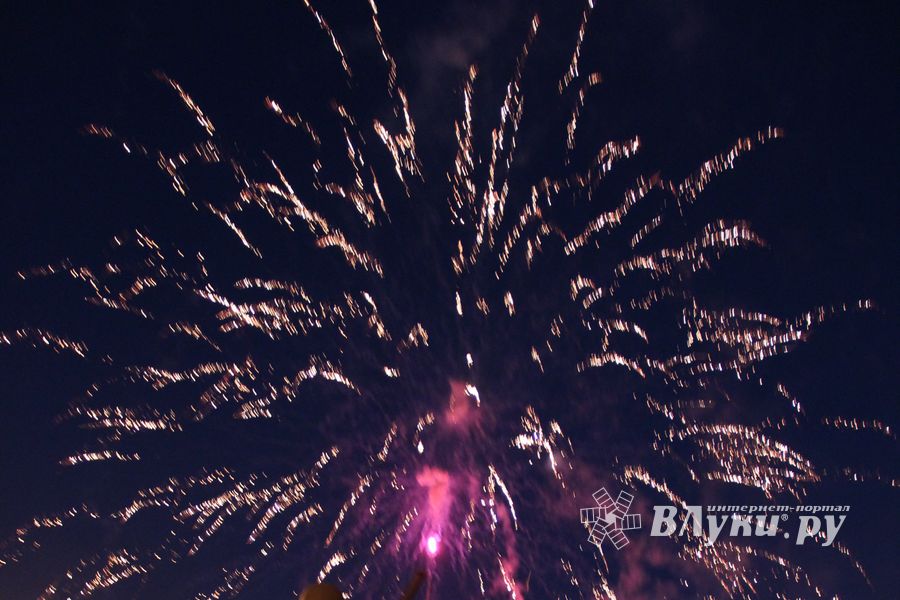 Праздничный салют в честь Дня города