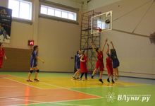 В Великих Луках проходят финальные соревнования по баскетболу 11-й областной Спартакиады учащихся (ФОТО) (0+)