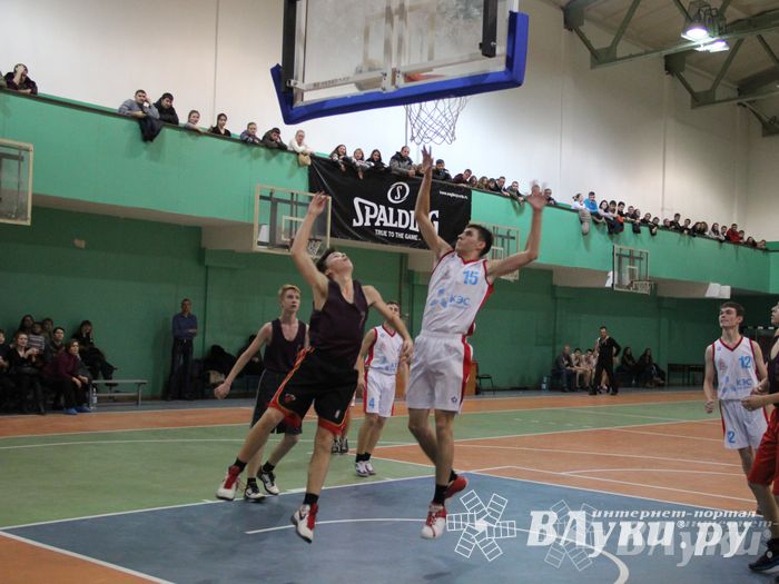 В Великих Луках прошли финальные игры муниципального этапа «КЭС-Баскет» (фото)