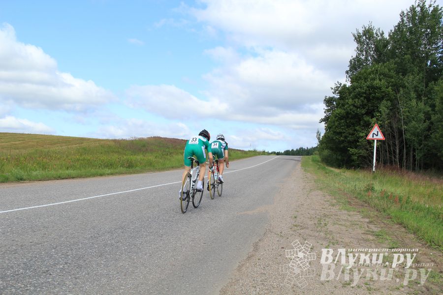 ВЛуки.ру: Состоялся Чемпионат и Первенство России среди девушек по велоспорту в парной гонке.