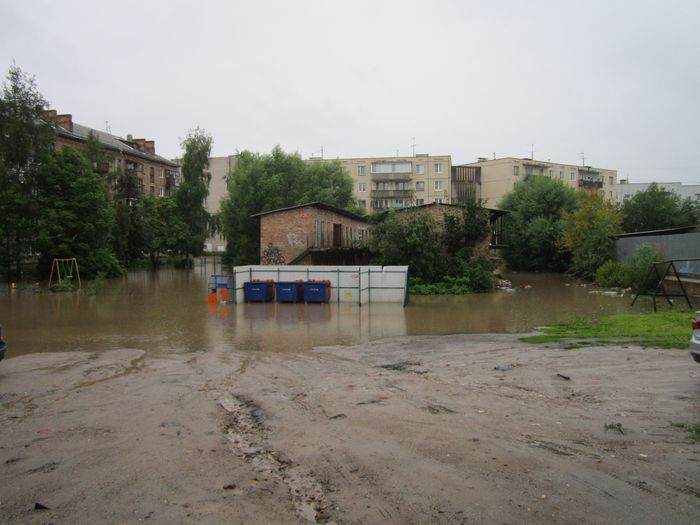 Выявлен самый затопленный двор в Великих Луках (ФОТО)