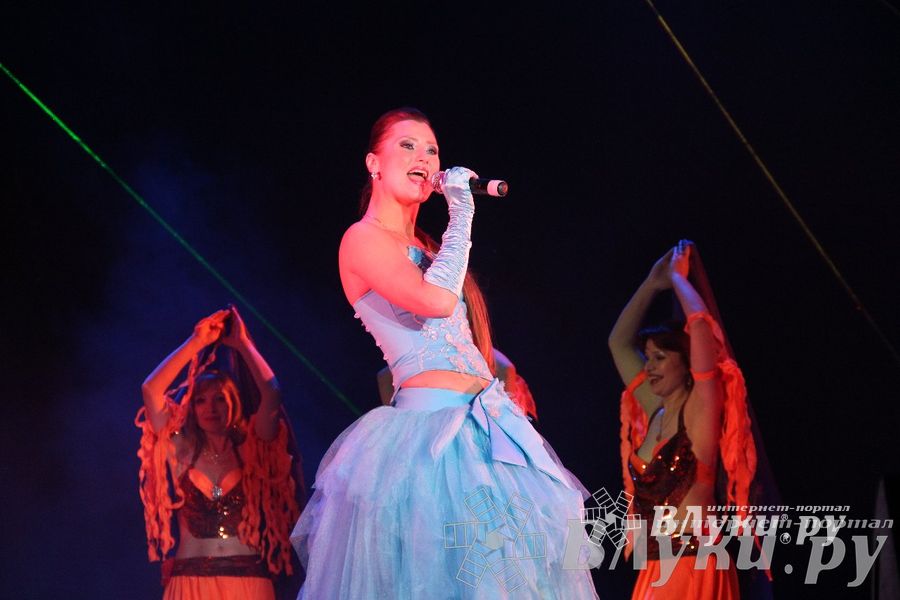 В Великих Луках состоялся сольный концерт певицы Цветаны