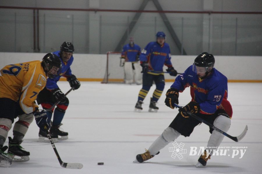 Великолукские хоккейные клубы провели матч в рамках чемпионата города (ФОТО)
