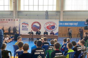 Николай Валуев посетил тренировку великолукских спортсменов (ФОТО)