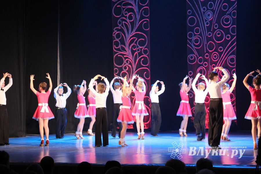 Юные артисты ГДК им. Ленина поздрвили пап с праздником (ФОТО)