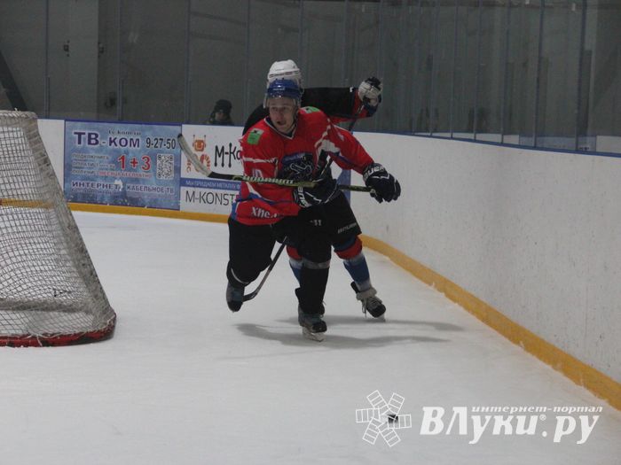 Памятный турнир по хоккею прошел в великолукском «Айсберге» (ФОТО)