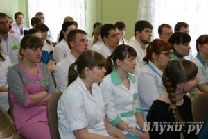 Губернатор встретился со студентами Великолукского медучилища (фото)