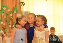 Юные великолучане поздравили мам и бабушек с помощью Золушки (ФОТО)