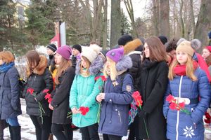 У Вечного огня в Великих Луках прошёл торжественный митинг (фото)
