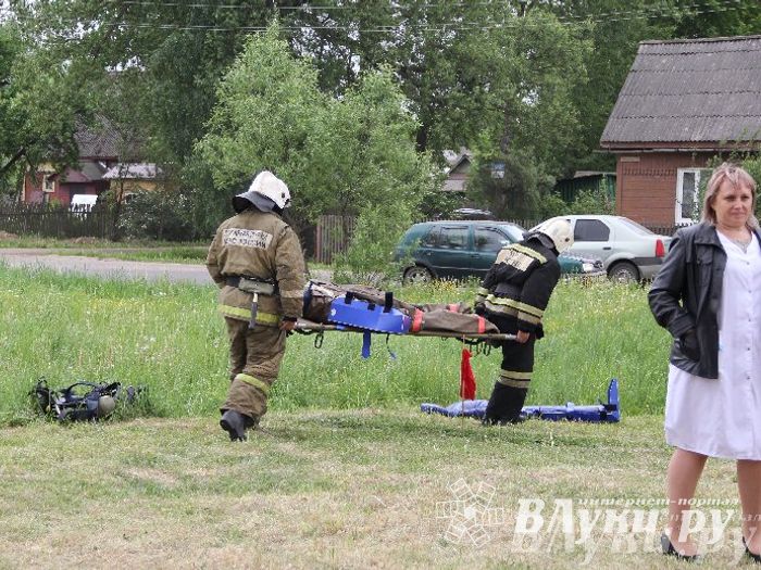 В Великих Луках прошли областные соревнования среди пожарных по спасению пострадавших