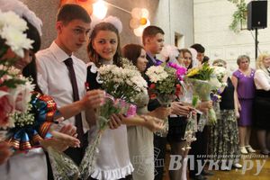 «Последний звонок» в школах Великих Лук