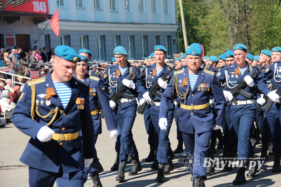 В Великих Луках прошел Парад Победы (ФОТО)