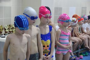 Соревнования по плаванию на призы Деда Мороза прошли в Великих Луках (ФОТО)