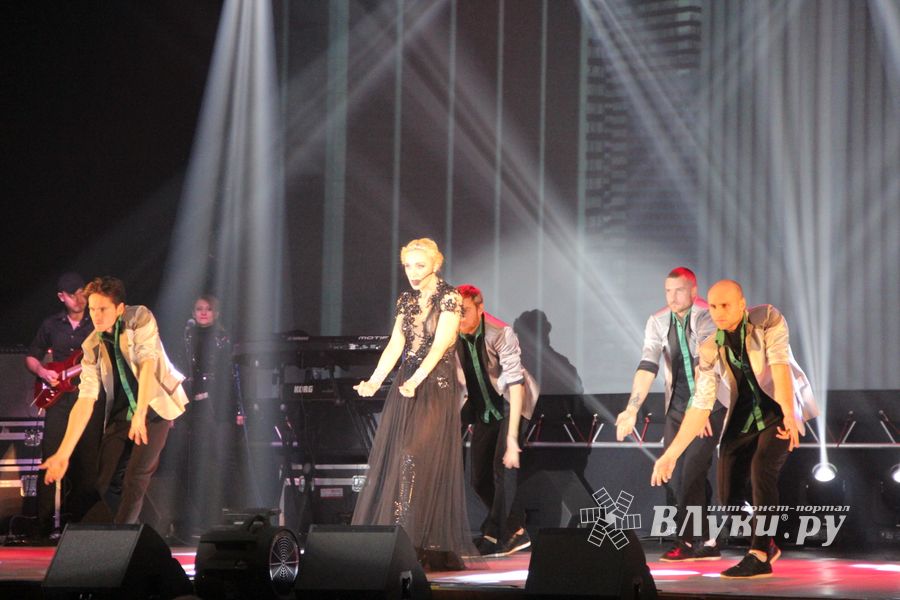 В Великих Луках состоялся концерт Кристины Орбакайте (фото)