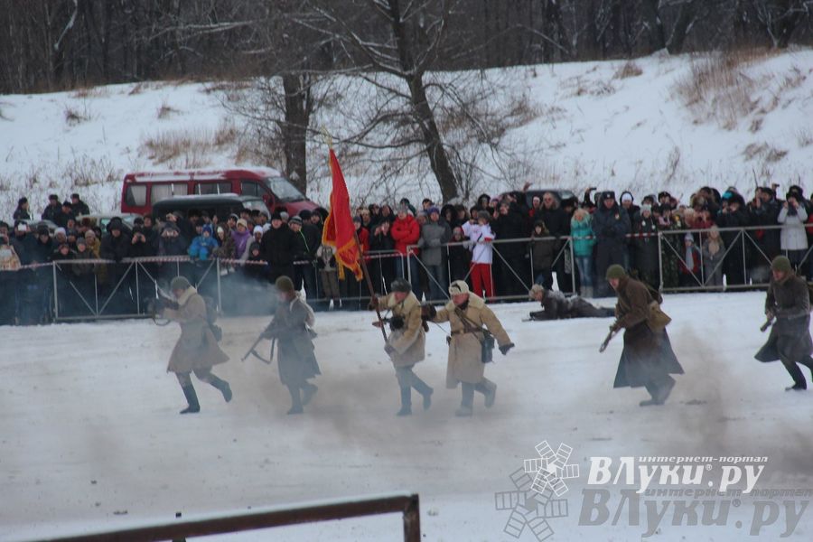 Реконструкция битвы за освобождение Великих Лук