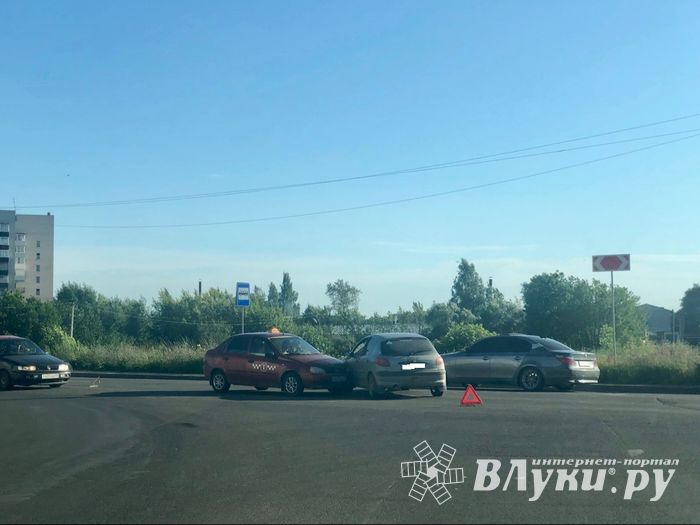 Очередное ДТП на Октябрьском (ФОТО)