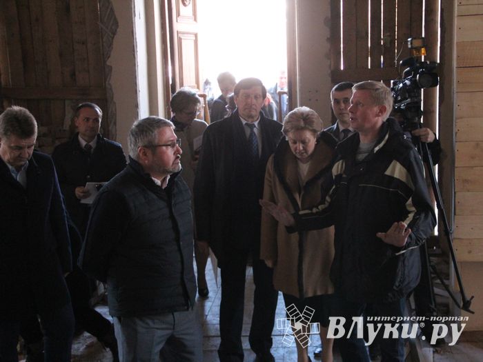 В театре не могут быть пластиковые окна... (фото)