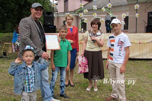 В Псковской области прошел III областной семейный фестиваль «Ромашковое поле» (фото)