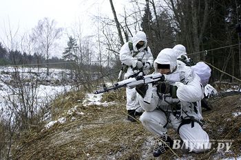 В лесах Псковской области тренируются разведчики Западного военного округа (ФОТО)
