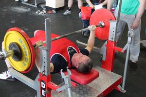 В Великих Луках состоялись Чемпионат и Первенство Псковской области по жиму штанги лежа (ФОТО)