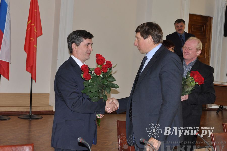 Выбор главы администрации Великих Лук