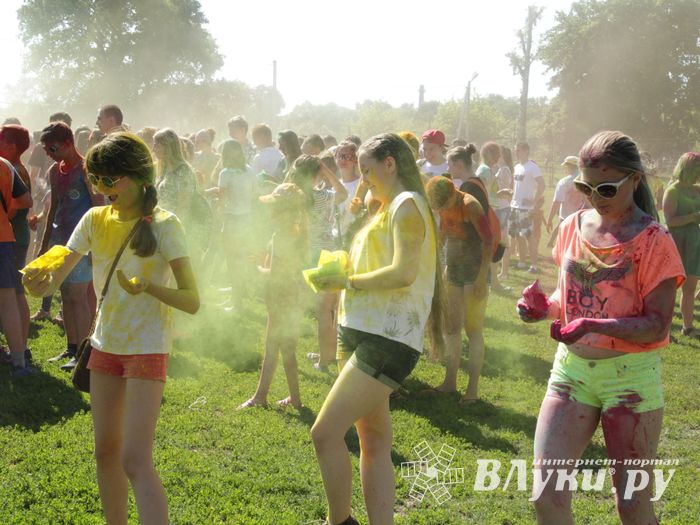 Яркие эмоции «ColorFest» в Великих Луках (ФОТО)