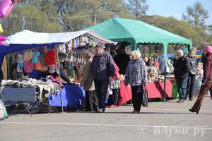 Универсальная торговая ярмарка «Весна-2015» прошла в Великих Луках (фото)