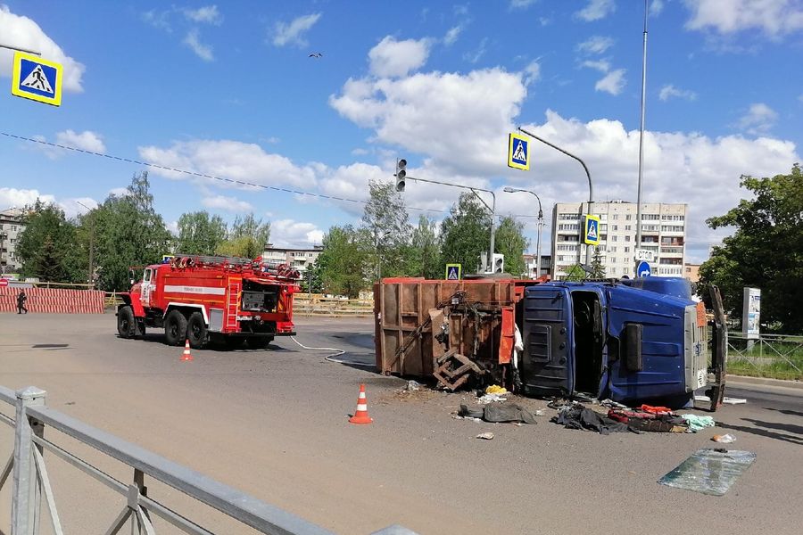 ДТП возле площади Калинина (ФОТО)