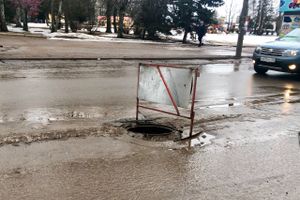 На ул.Дьяконова автолюбителей ждёт неприятный сюрприз (ФОТО)