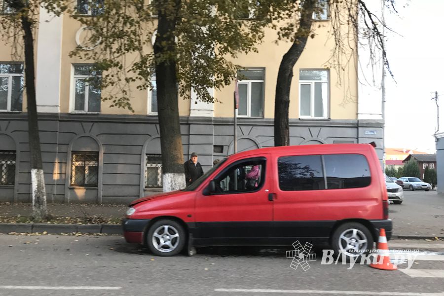 На ул. Некрасова в Великих Луках произошло ДТП (ФОТО)