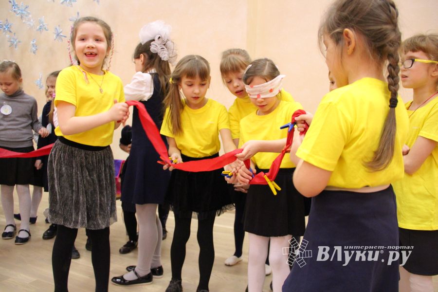 В школе №13 прошёл конкурс «А ну-ка, девочки!» (ФОТО)