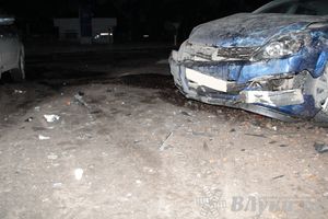 В Великих Луках столкнулись Опель и такси, есть пострадавшие (ФОТО)