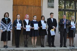 Премию имени Героя Советского Союза Александра Попова вручил депутат Сергей Федосеев лучшим ученикам школы № 6 (ФОТО)