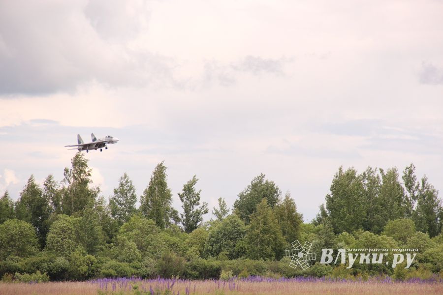 В Великих Луках проходит 7-й Фестиваль авиамодельного спорта (ФОТО)
