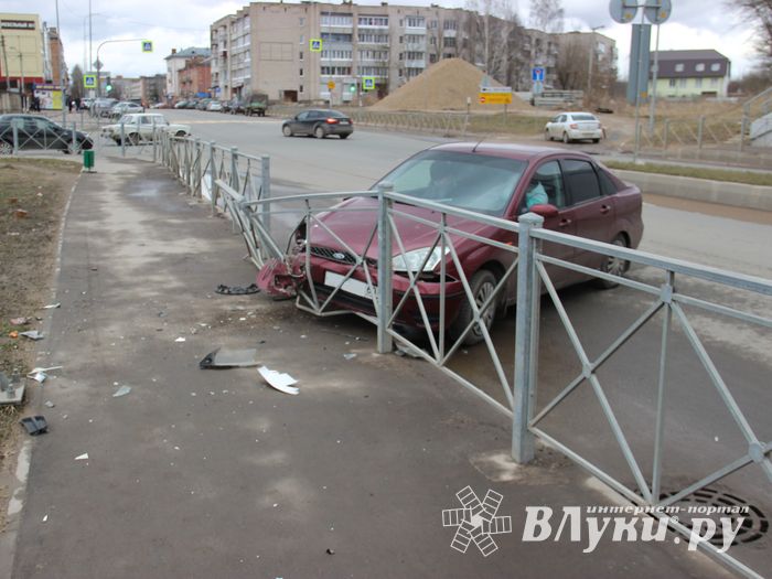 ДТП при въезде на путепровод (ФОТО)