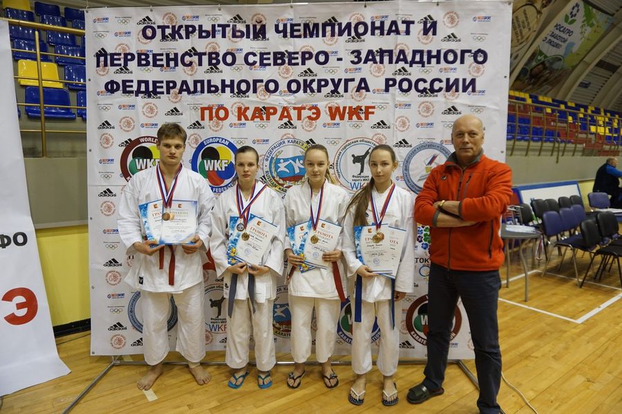 Великолучане привезли медали с Первенства и Чемпионата СЗФО России по каратэ (ФОТО)