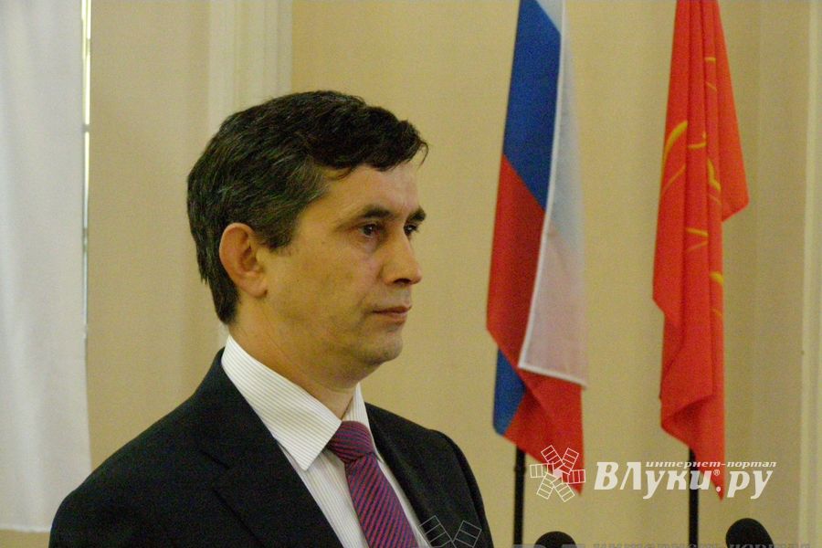 Выбор главы администрации Великих Лук