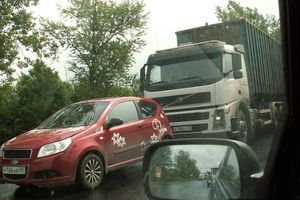 На подъезде к Острову произошло ДТП с участием фуры и нескольких легковых автомобилей (ФОТО)