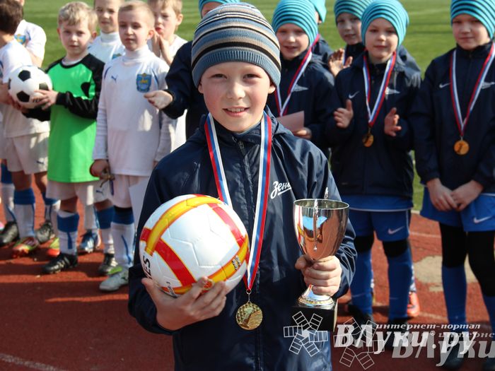 В Великих Луках прошел международный детский турнир по футболу «Наши надежды»