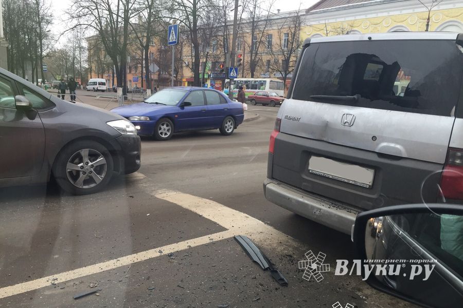 Фотофакт: ДТП на перекрестке Некрасова-Ленина
