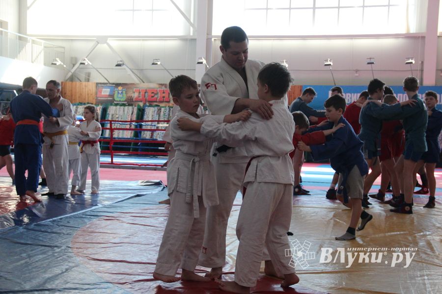 Сергей Фомин провёл мастер-классс для великолукских дзюдоистов (ФОТО)