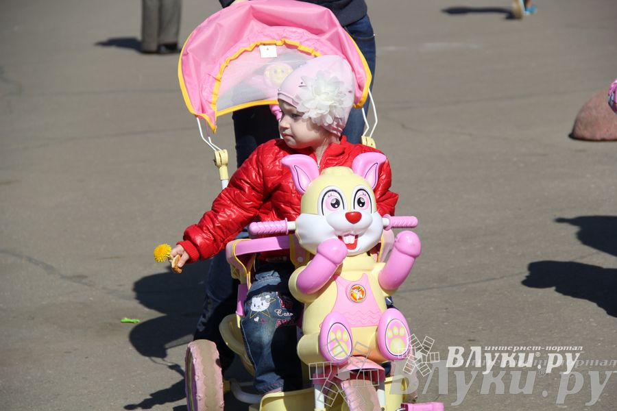 Традиционная весенняя ярмарка прошла в Великих Луках