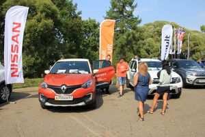 ​В Великих Луках в День Города прошла «Автовыставка 2018 - ЛЕТО» (ФОТО)